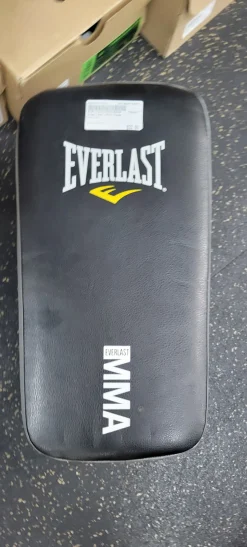 Used Everlast Boxing Pads Black