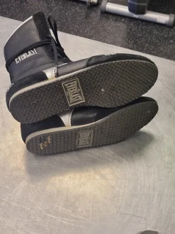Used Everlast Junior 03.5 Boxing Shoes
