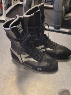 Used Everlast Junior 03.5 Boxing Shoes