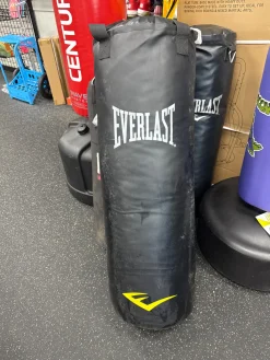 Used Everlast 70-LB HEAVY BAG Boxing Heavy Bag Black 70 lb