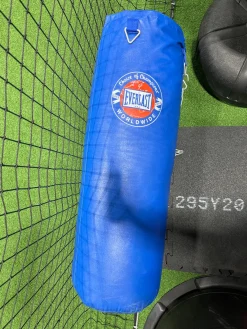 Used Everlast PUNCHING BAG 60 lb Heavy Bags