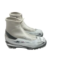 Used Fischer Boys NNN XC Ski Boots Grey W 05-05.5 / JR 03.5-04