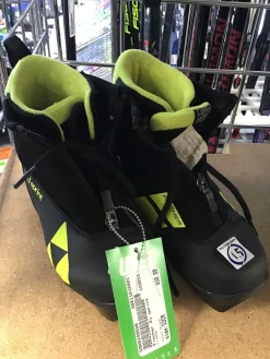 Used Fischer Boys NNN XC Ski Boots Black JR-01.5
