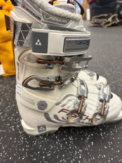 Used Fischer VACUUM Womens DH Ski Boot White 245 MP - M06.5 - W07.5