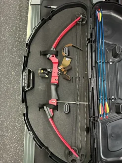 Used GENESIS BOW W/ PLANO CASE Adult Bow