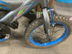 Used Huffy WHIRL Mountain Bike Boys Royal Blue 20"