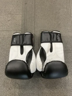 Used JAYEFO BOXING GLOVES Boxing Gloves Black And White Senior