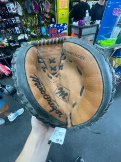 Used MacGregor DEEP GRIP POCKET BB/SB Catchers RH Throw Black 32"