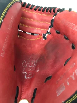 Used Marucci CADDO SERIES BB/SB Catchers RH Throw Red 31