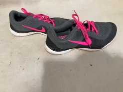 Used Nike Running/X-Train Shoes W