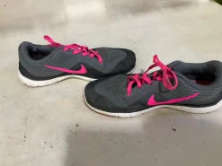 Used Nike Running/X-Train Shoes W