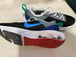 Used Nike Running/X-Train Shoes Y