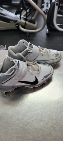 Used Nike TROUT 3 BB/SB Cleats Grey Junior 03