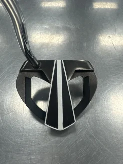 Used Odyssey WHITE ICE DART MID 43” Mens Putter RH