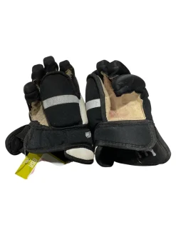 Used ONEGOAL Youth Gloves Black 8"