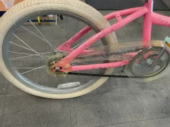 Used Pacific BUBBLE POP GIRLS BIKE Cruiser Bike Girls Pink 20"
