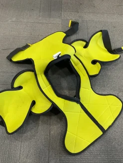 Used Pure Hockey SHOULDER PADS Intermediate Shoulder Pads MD