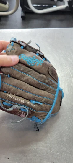 Used Rawlings 10.5 BB/SB Glove RH Throw None 10 1/2
