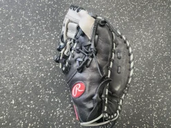 Used Rawlings FOUNDATION BB/SB First Base RH Throw Black 12 1/2"