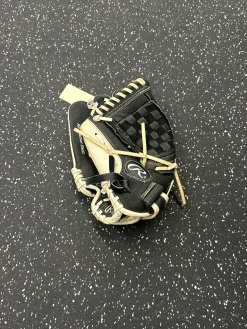 Used Rawlings HFP115BW LH Throw Fastpitch Gloves Black 11 1/2"