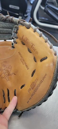Used Rawlings HOH PRORCM33GBDS BB/SB Catchers RH Throw None 33"