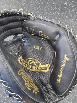 Used Rawlings MARK OF A PRO BB/SB Catchers RH Throw Black 30"