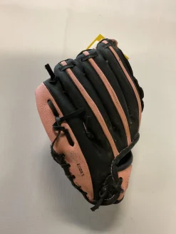 Used Rawlings PLAYERS SERIES RH Throw Fastpitch Gloves Black And Pink 9"