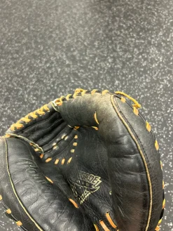 Used Rawlings RENEGADE SERIES BB/SB Catchers RH Throw Black 32"