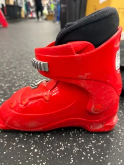 Used Salomon PERFOMA T2 Boys DH Ski Boot Red 210 MP - J02