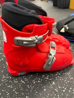 Used Salomon PERFOMA T2 Boys DH Ski Boot Red 210 MP - J02