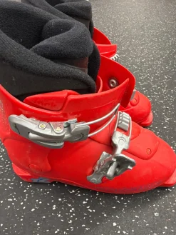 Used Salomon PERFOMA T2 Boys DH Ski Boot Red 200 MP - Y13.5
