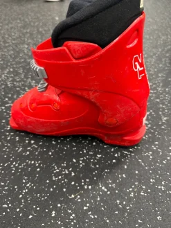 Used Salomon PERFOMA T2 Boys DH Ski Boot Red 200 MP - Y13.5