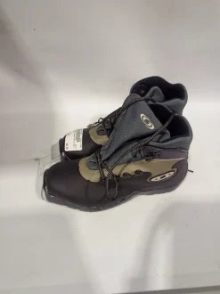 Used Salomon W 05-05.5 / JR 03.5-04 Women's Cross Country Ski Boots