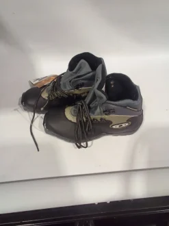 Used Salomon W 06.5-07 / JR 4.5-05 Women's Cross Country Ski Boots