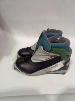 Used Salomon W 05-05.5 / JR 03.5-04 Women's Cross Country Ski Boots