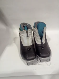 Used Salomon W 05-05.5 / JR 03.5-04 Women's Cross Country Ski Boots