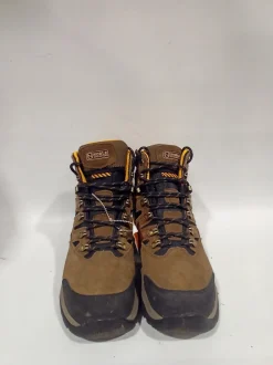 Used Senior 8 Men's Camping and Climbing Footwear