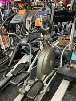 Used Spirit XE100 Programmable Elliptical
