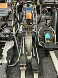 Used Spirit XE100 Programmable Elliptical
