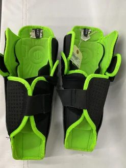 Used STARS SHIN GAURD Junior Shin Guards Black 12"