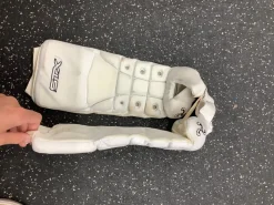 Used STX CONTOUR FH Shin Guards White 15"