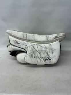 Used True CATALYST 595 Junior Goalie Blocker White