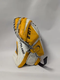Used True L12.2 PRO RETURN GLOVE Senior Goalie Catcher White And Gold