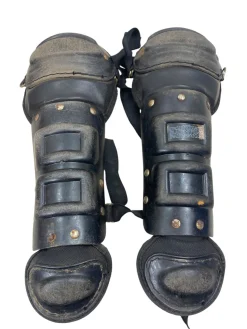 Used UMPIRE LEG GUARDS Umpire Leg Guards