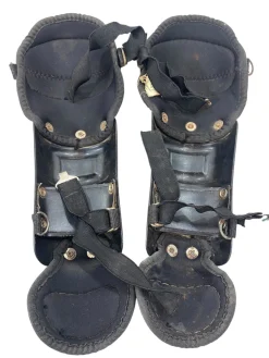 Used UMPIRE LEG GUARDS Umpire Leg Guards