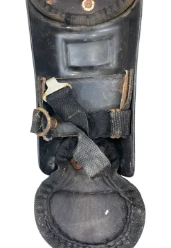 Used UMPIRE LEG GUARDS Umpire Leg Guards