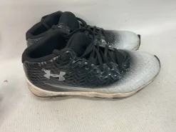 Used Under Armour Adult FB Cleats None Senior 7.5