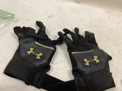 Used Under Armour BB/SB Batting Gloves Black SM
