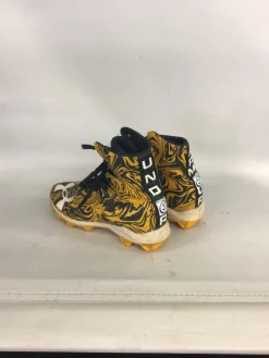 Used Under Armour Jr FB Cleats Black And Yellow Junior 03
