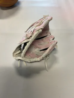 Used UNICORN GLOVE RH Throw Fastpitch Gloves Pink And White 9"